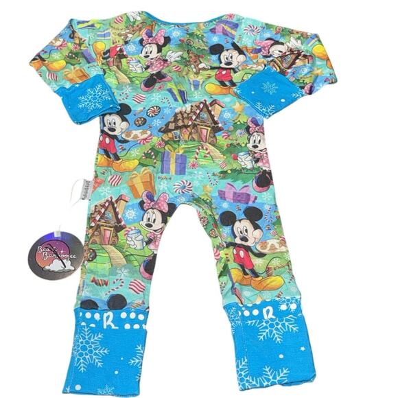 NWT Mickey & Minnie Christmas Bamboo Zip Onesie Disney 6-12 Months Grippy Feet - Picture 2 of 14